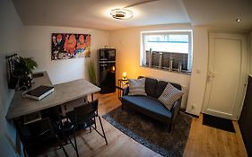 Gemuetliche 2-Zimmer Souterrain Wohnung